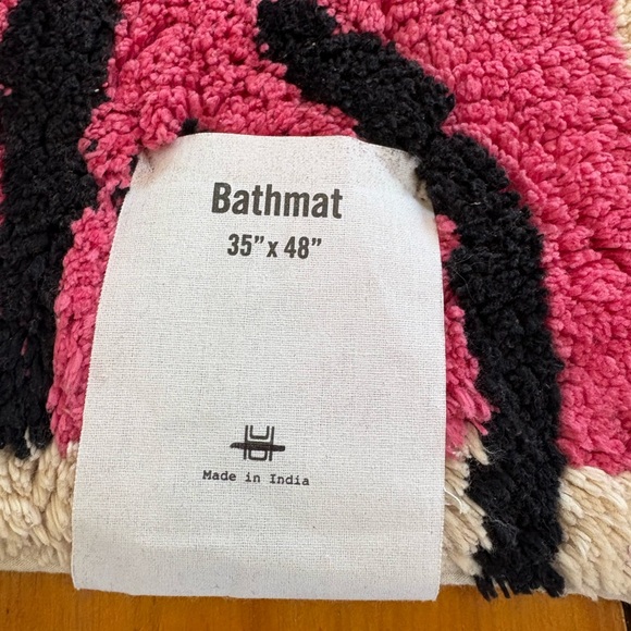 NWT Urban Outfitters Tiger Shape Tufted Bath Mat - Picture 8 of 14